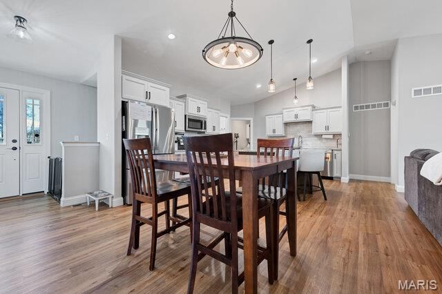 21 Knollwood Court, Cottleville, MO 63304