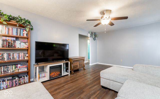 320 New York Street, Austin, IN 47102