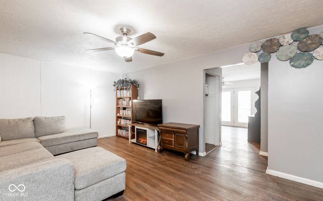 320 New York Street, Austin, IN 47102