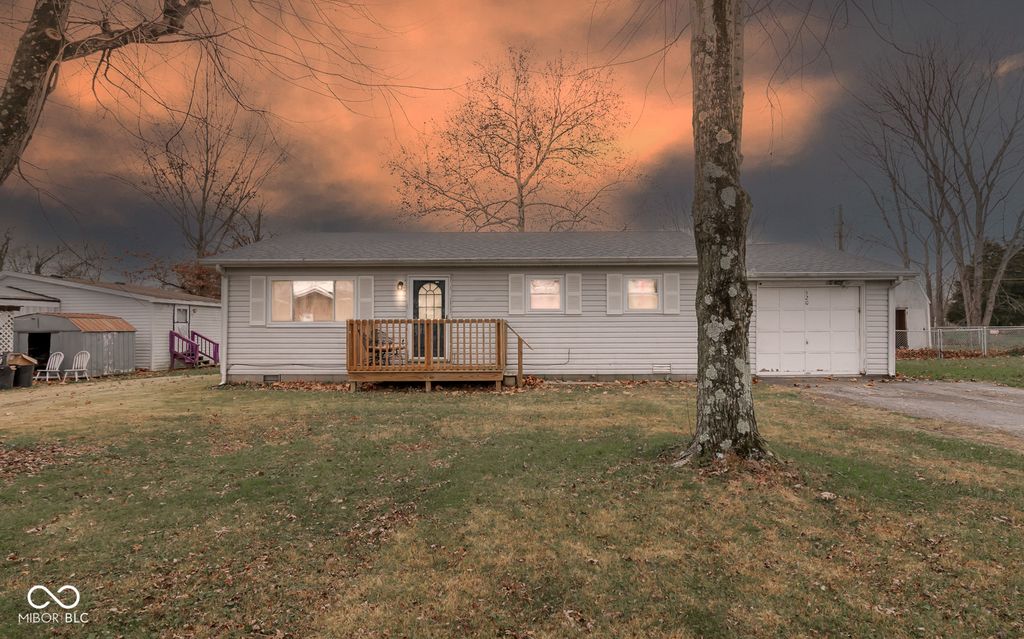 320 New York Street, Austin, IN 47102