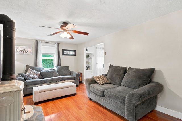 25 Pinewood Loop, Sandown, NH 03873