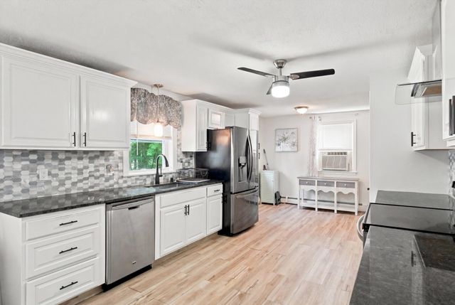 25 Pinewood Loop, Sandown, NH 03873