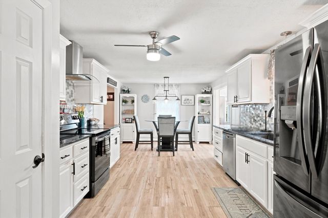 25 Pinewood Loop, Sandown, NH 03873