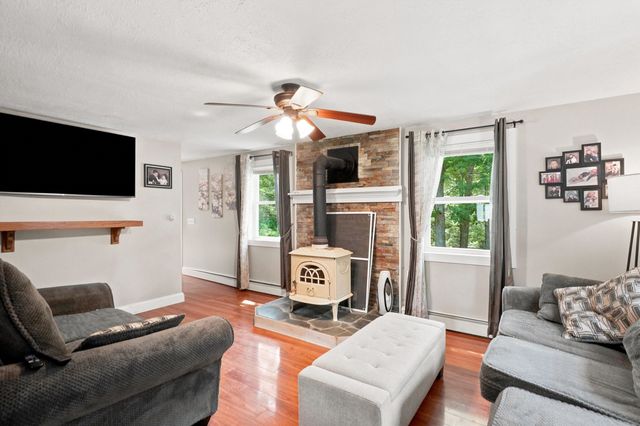 25 Pinewood Loop, Sandown, NH 03873