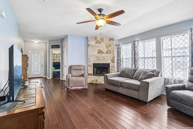 132 SLEEPY VLG, Cibolo, TX 78108
