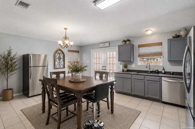 132 SLEEPY VLG, Cibolo, TX 78108