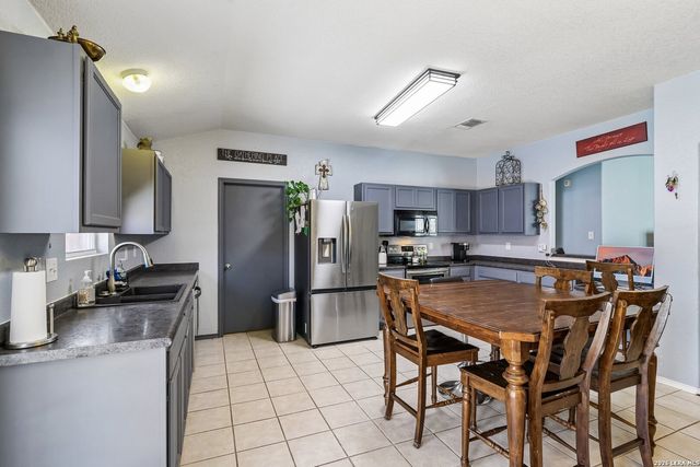 132 SLEEPY VLG, Cibolo, TX 78108