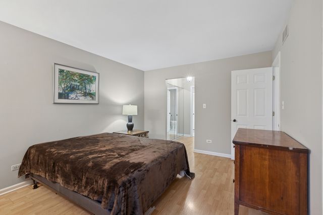 724 Maplewood Court 34-B, Willowbrook, IL 60527