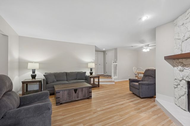 724 Maplewood Court 34-B, Willowbrook, IL 60527