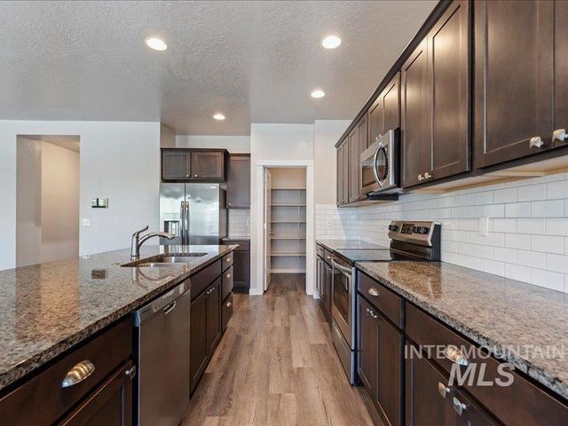 1817 W Henry's Fork Drive, Meridian, ID 83642