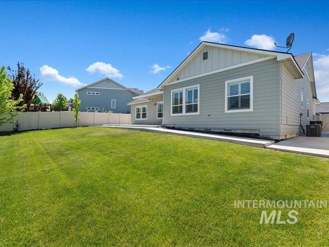 1817 W Henry's Fork Drive, Meridian, ID 83642