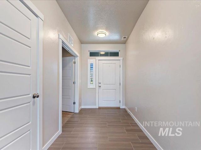 1817 W Henry's Fork Drive, Meridian, ID 83642