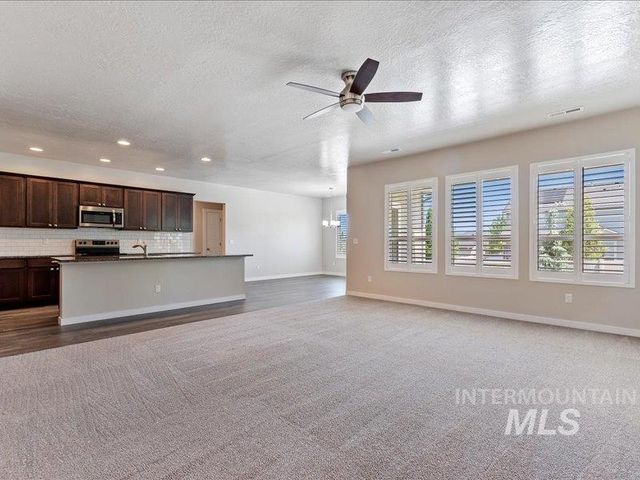 1817 W Henry's Fork Drive, Meridian, ID 83642