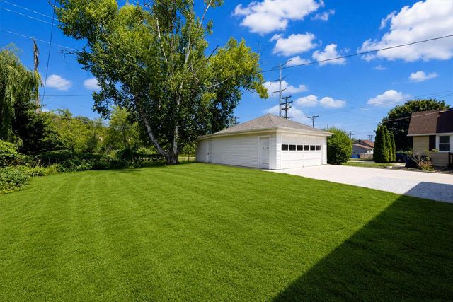 208 W Chestnut STREET, Port Washington, WI 53074