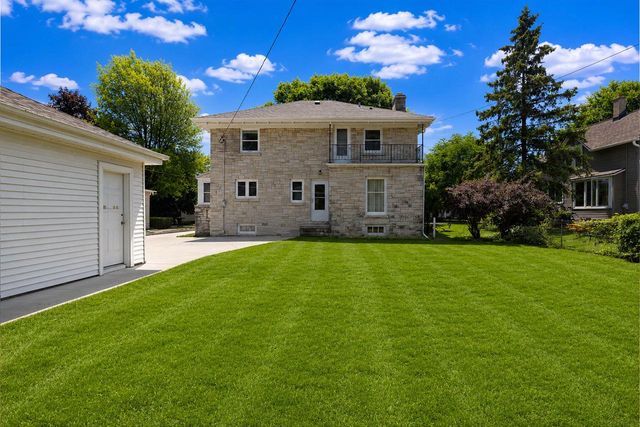208 W Chestnut STREET, Port Washington, WI 53074