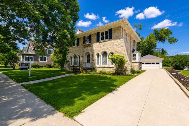 208 W Chestnut STREET, Port Washington, WI 53074