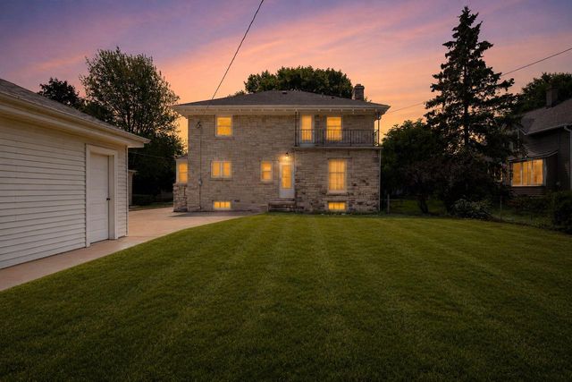 208 W Chestnut STREET, Port Washington, WI 53074