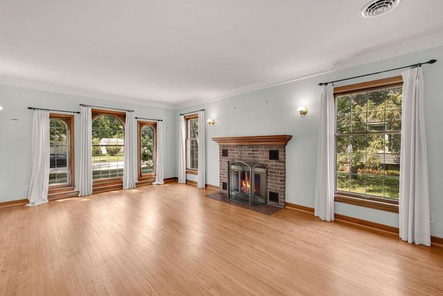 208 W Chestnut STREET, Port Washington, WI 53074