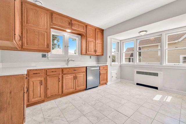 208 W Chestnut STREET, Port Washington, WI 53074
