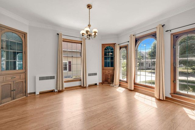 208 W Chestnut STREET, Port Washington, WI 53074