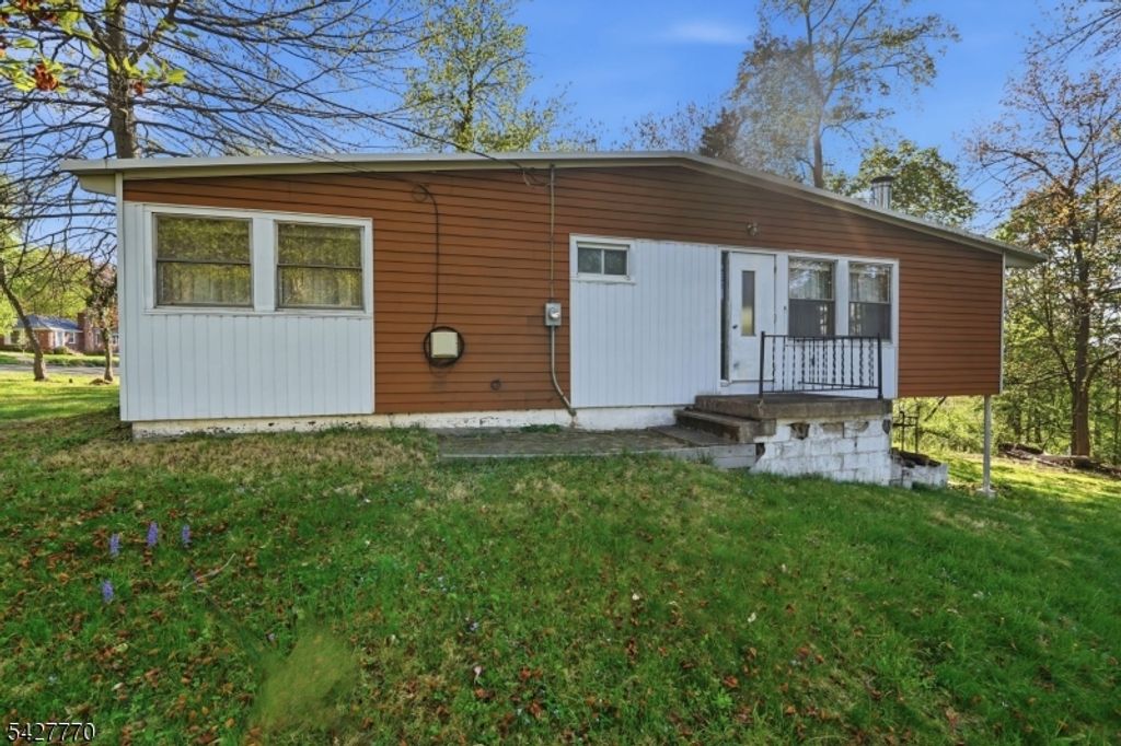 101 Gates Ave, Long Hill Twp., NJ 07933