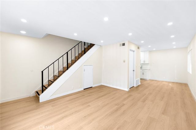 333 Riverdale Drive 15, Glendale, CA 91204