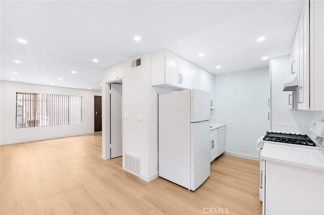 333 Riverdale Drive 15, Glendale, CA 91204