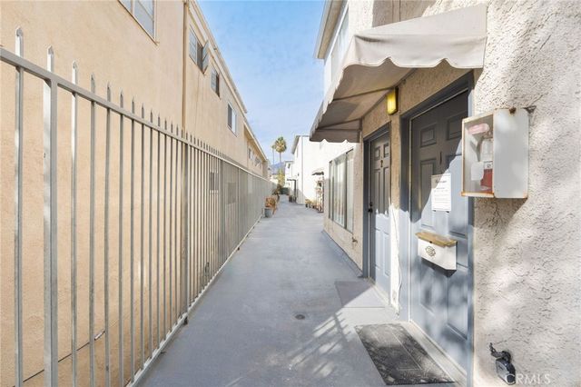 333 Riverdale Drive 15, Glendale, CA 91204