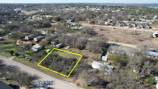 2926 Forest Park Drive, Granbury, TX 76048