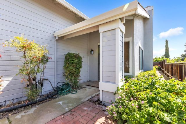 6400 Sunnyfield Way, Sacramento, CA 95823