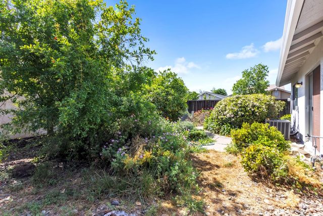 6400 Sunnyfield Way, Sacramento, CA 95823