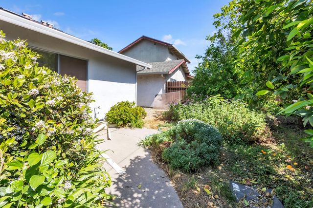 6400 Sunnyfield Way, Sacramento, CA 95823