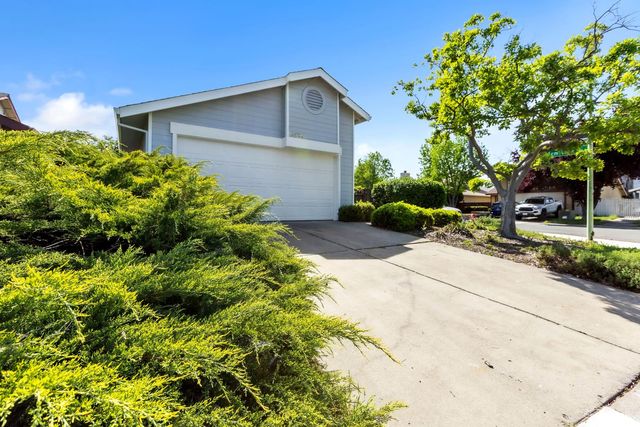 6400 Sunnyfield Way, Sacramento, CA 95823