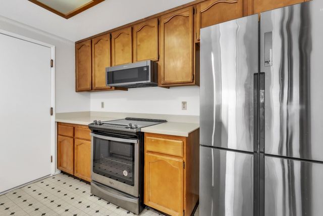 6400 Sunnyfield Way, Sacramento, CA 95823