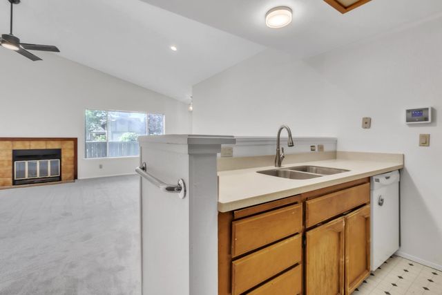 6400 Sunnyfield Way, Sacramento, CA 95823