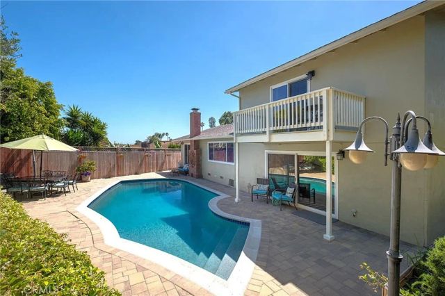 29512 Whitley Collins, Rancho Palos Verdes, CA 90275
