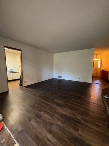 50739 Pleasant Street, Dowagiac, MI 49047