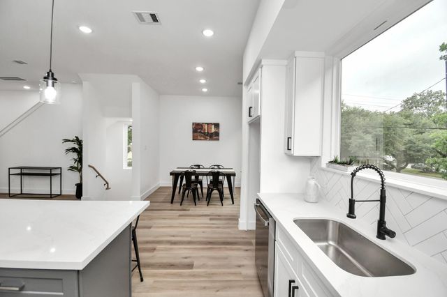 4804 Elysian Street D, Houston, TX 77009