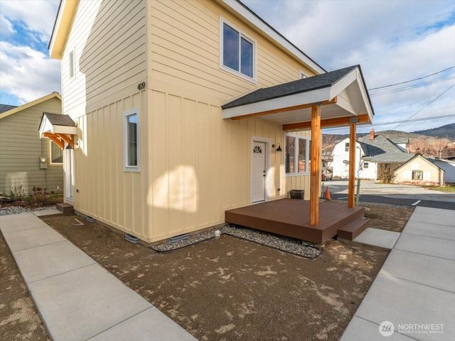 409 E Okanogan Avenue, Chelan, WA 98816