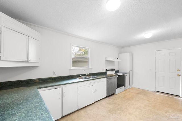 208 Berry Rd, Pensacola, FL 32507