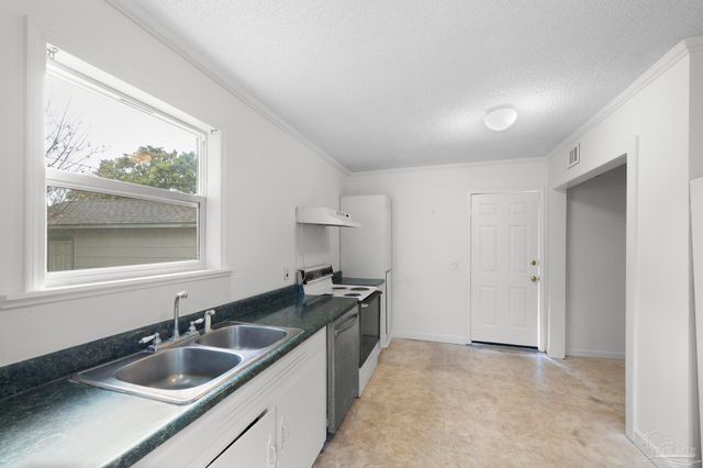 208 Berry Rd, Pensacola, FL 32507