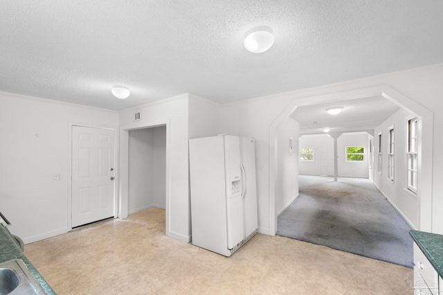 208 Berry Rd, Pensacola, FL 32507