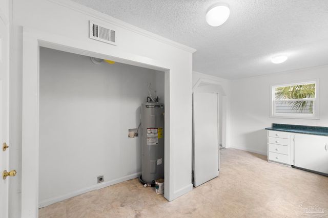 208 Berry Rd, Pensacola, FL 32507