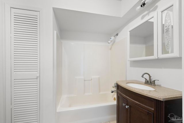 208 Berry Rd, Pensacola, FL 32507