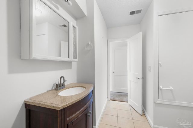 208 Berry Rd, Pensacola, FL 32507