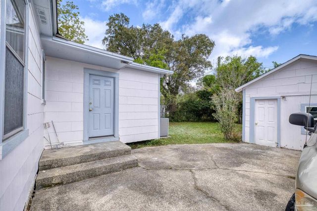 208 Berry Rd, Pensacola, FL 32507