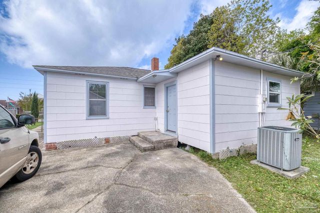 208 Berry Rd, Pensacola, FL 32507