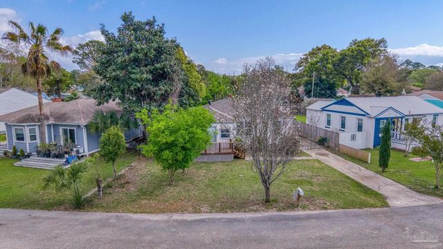 208 Berry Rd, Pensacola, FL 32507