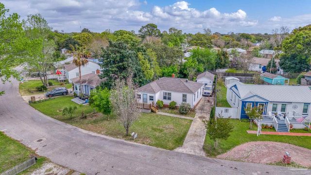 208 Berry Rd, Pensacola, FL 32507