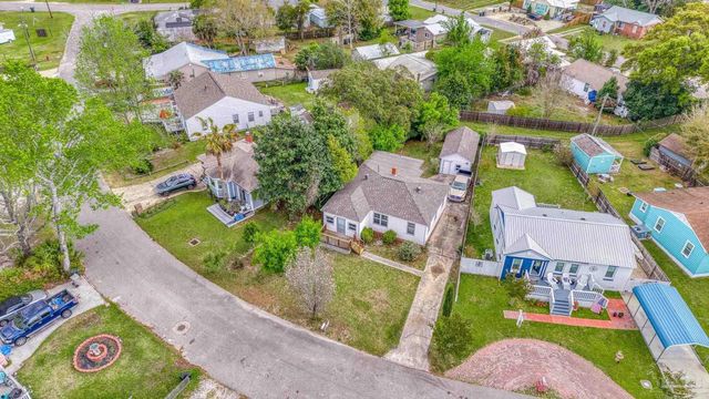 208 Berry Rd, Pensacola, FL 32507
